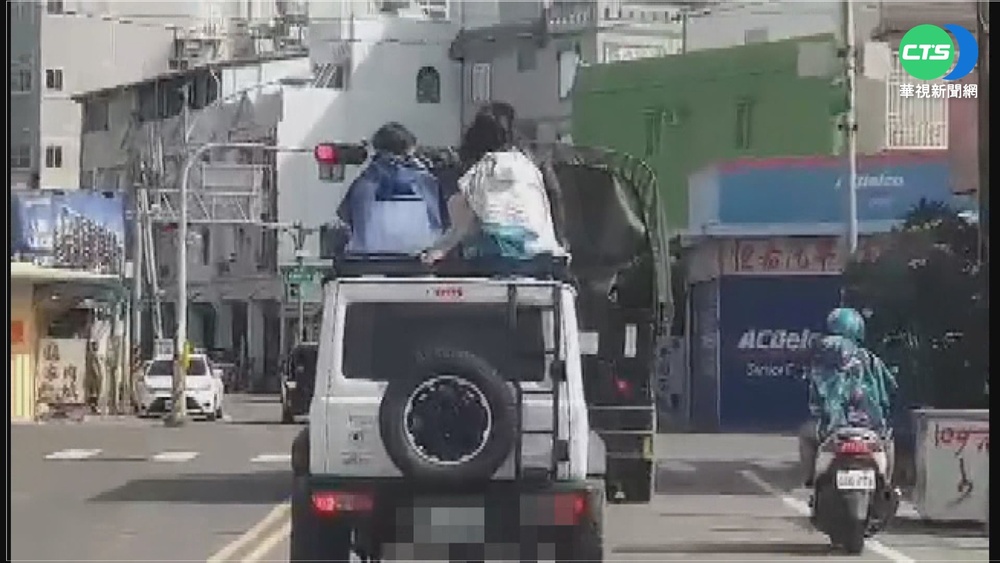 玩命兜風! 墾丁3遊客驚險坐吉普車頂