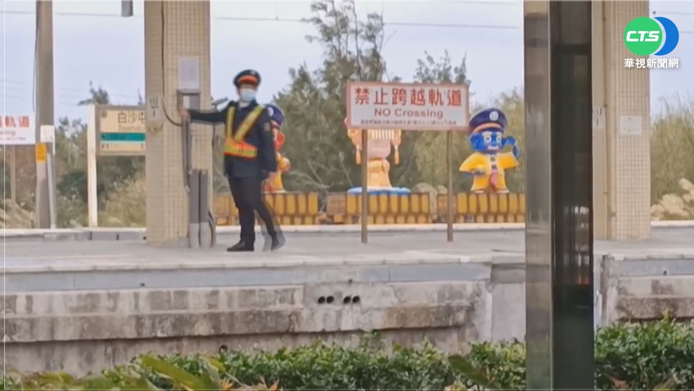 搭錯車? 2婦硬開莒光號門"跳車"遭拖行