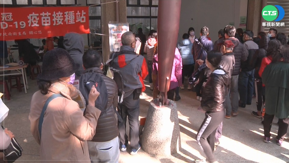 搶打第3劑爆人潮 台中文心公園今限600劑