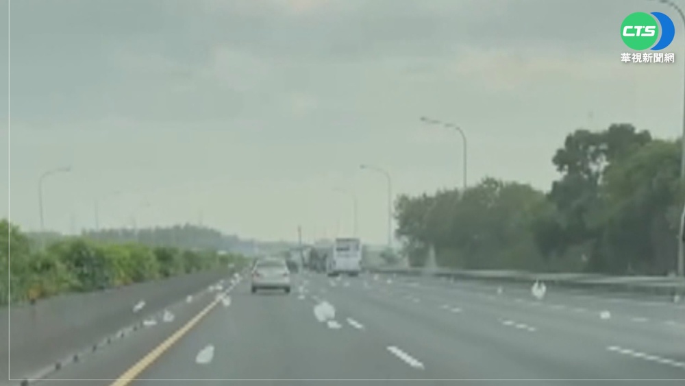 國道飄散大量塑膠袋 紅斑馬出動追凶