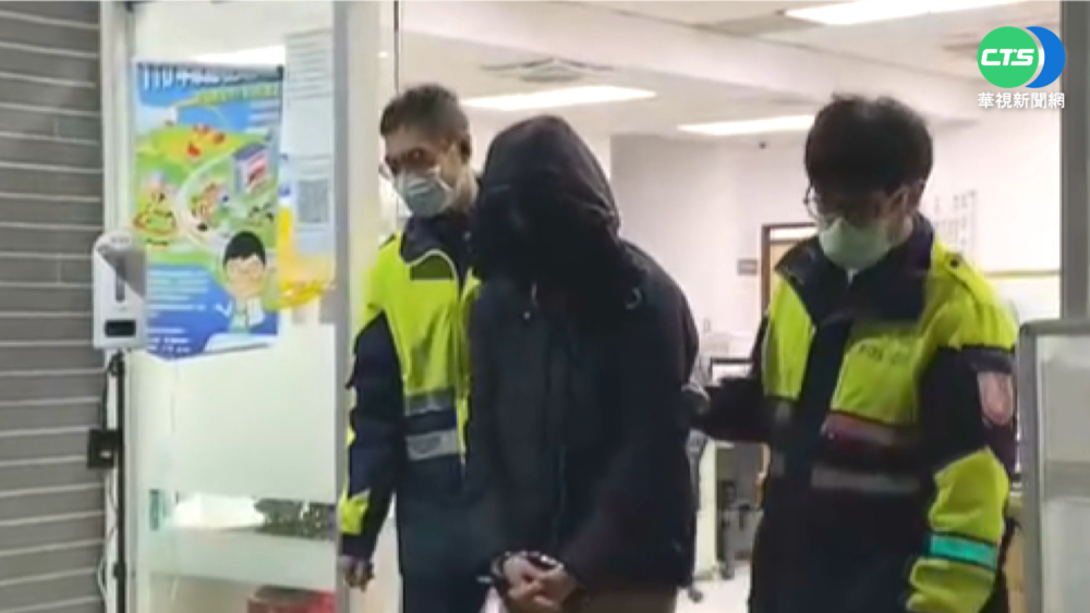 抱嬰兒當掩護 母偷金飾塞娃衣內落跑