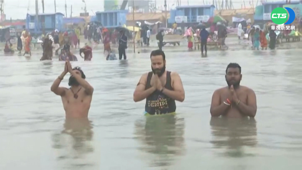 印度恆河聖浴上看3百萬人 恐釀病毒傳播