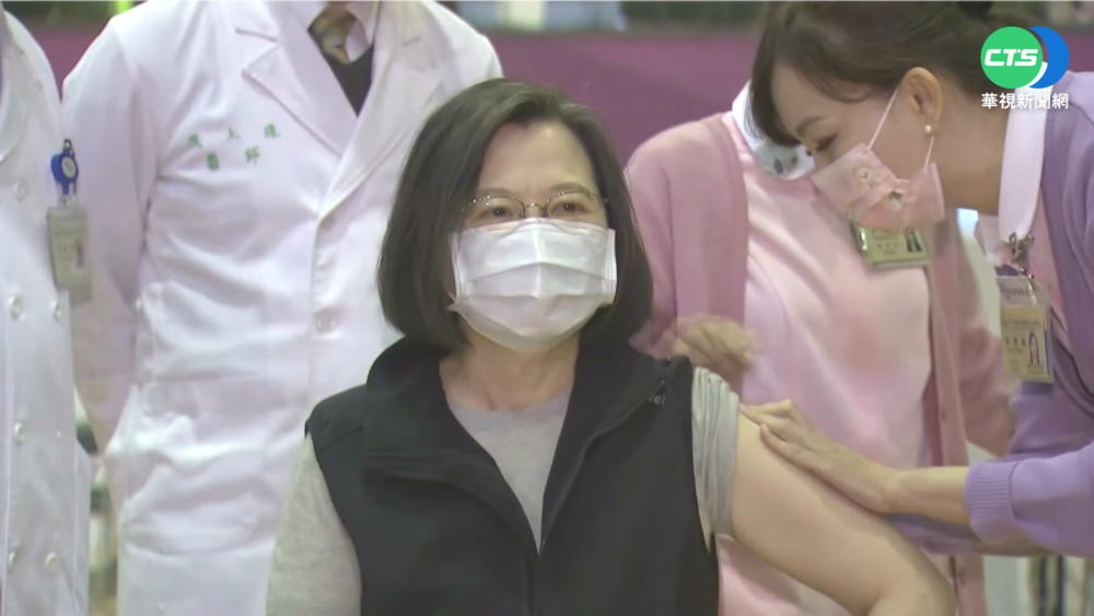 正副總統打第3劑 "海陸護理師"再出手