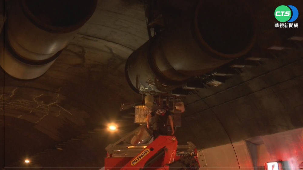 碧潭隧道工安意外 女工程員卡升降梯亡