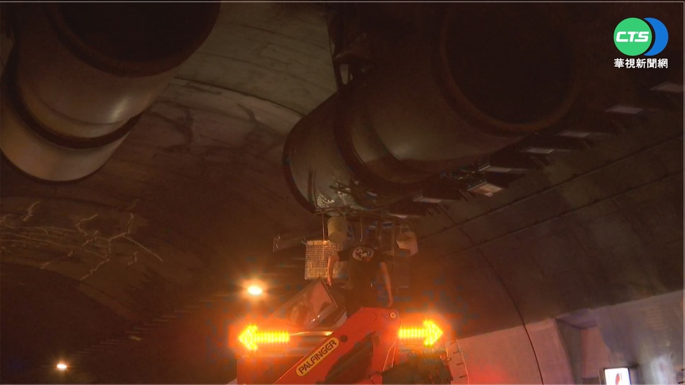 碧潭隧道工安意外 女工程員卡升降梯亡