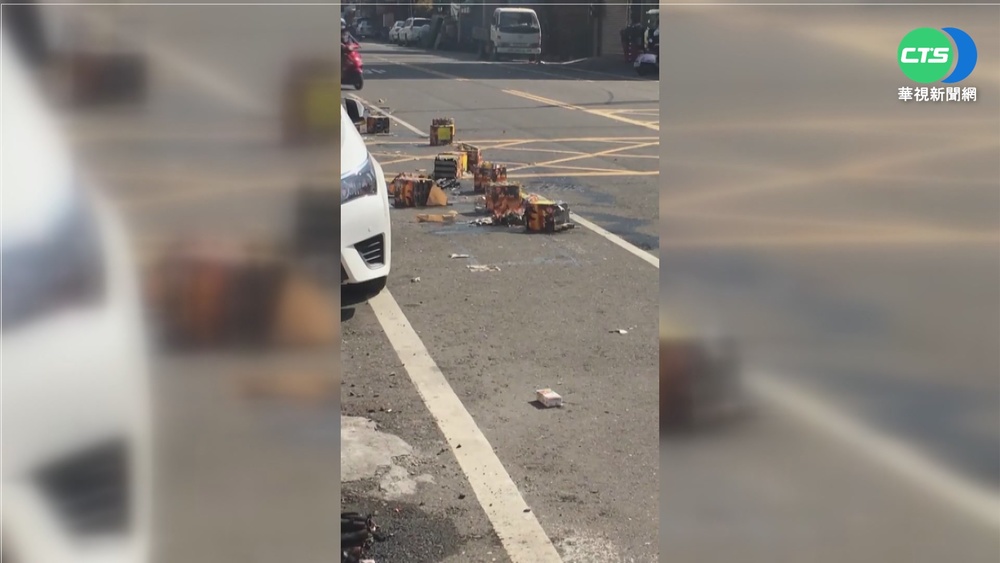 遶境炮竹燃燒不全起火 居民急滅火