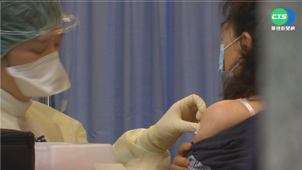 北市7中型接種站開跑 民眾趕打加強劑