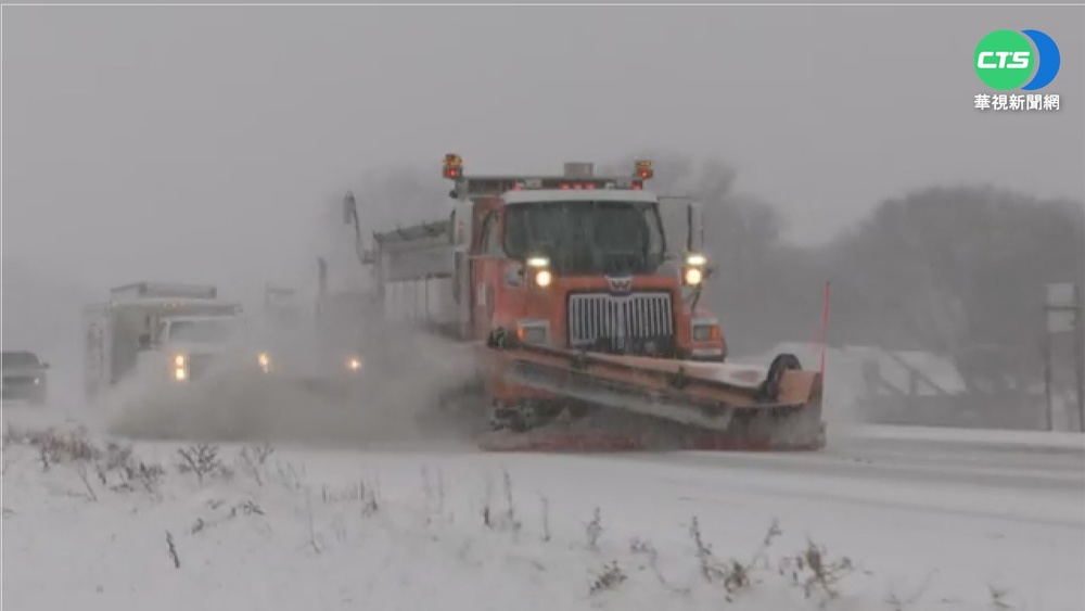 美國東岸遭暴風雪襲擊 逾2700航班取消