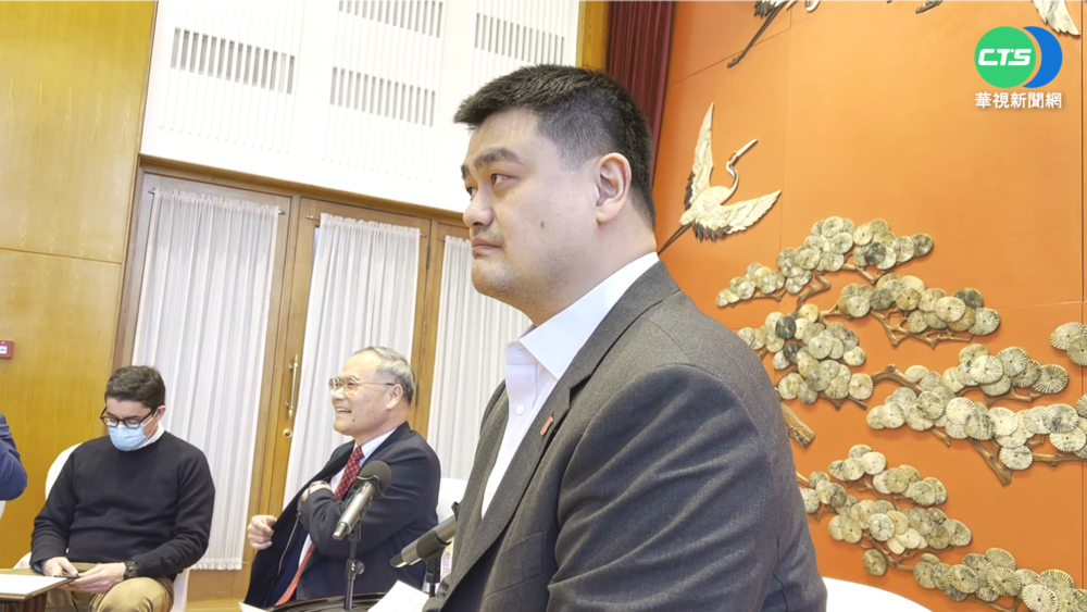 越野滑雪賽與彭帥同框 姚明:她很好