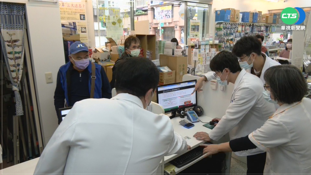 1922平台10點開搶第3劑 長者"忙找幫手"