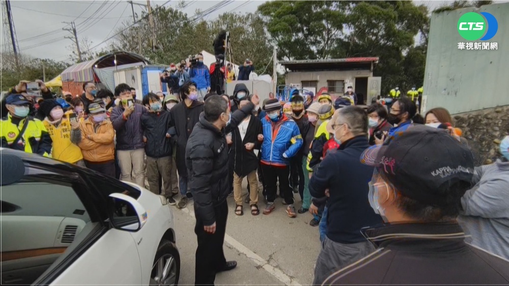 掩埋場爭議! 坤輿公司"抬棺"控執法不公