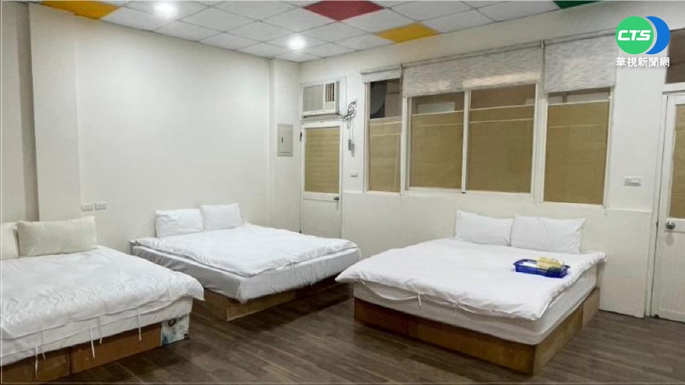 跨年住宿傻眼! 房間竟是補習班教室改裝