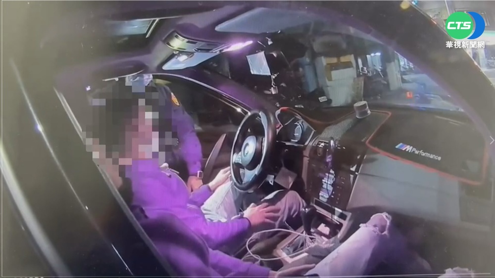 深夜攔查拒檢衝撞 警遭拖行開兩槍