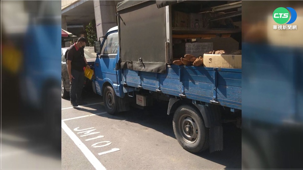 "路霸車"占位賣水果3年 積欠37萬罰單