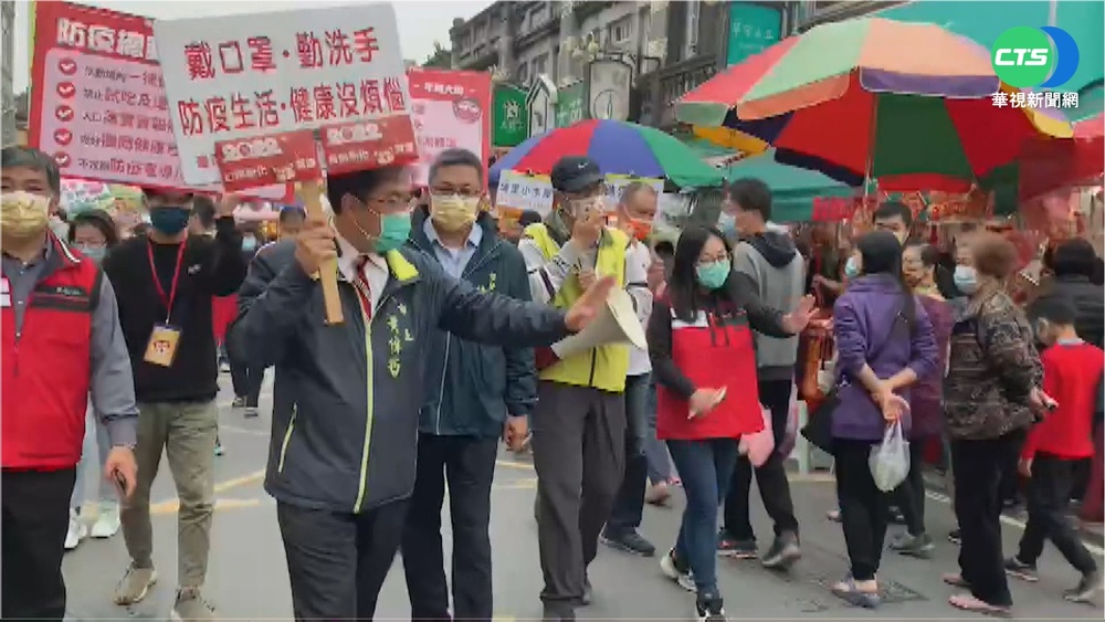 無視防疫 男逛新化老街脫罩飲食遭罰3千