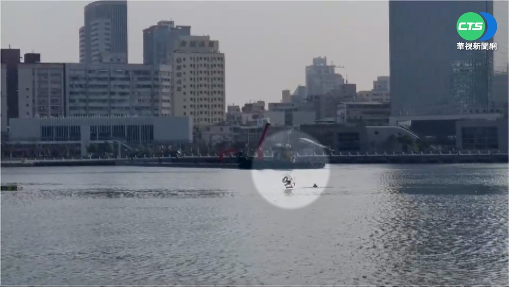 無人機演練救人 側風強!遭救生圈"擊落"