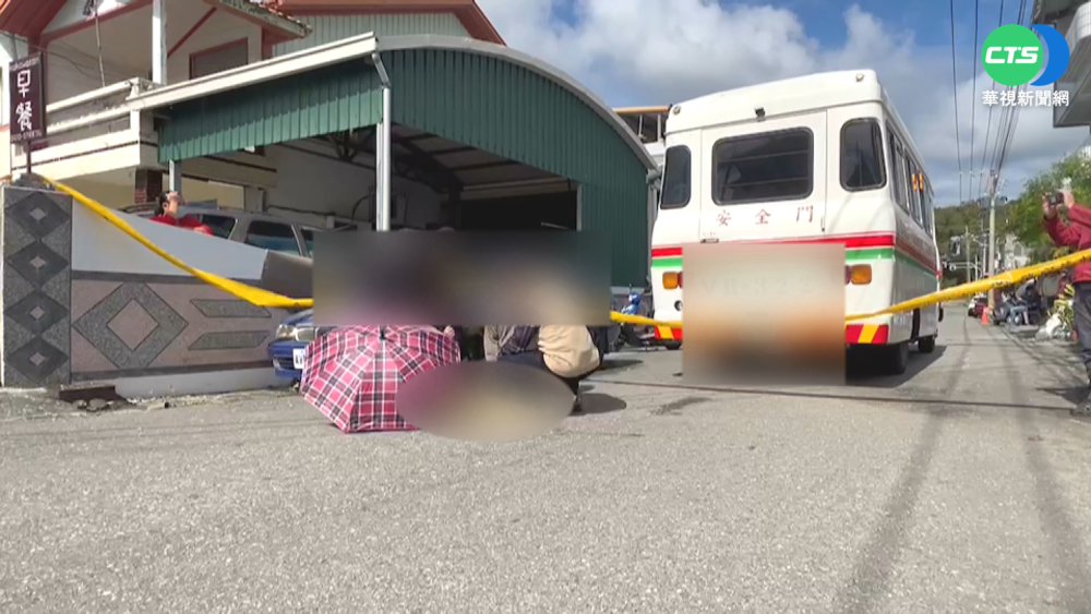 2歲男童巷口遭交通車撞死 母崩潰痛哭