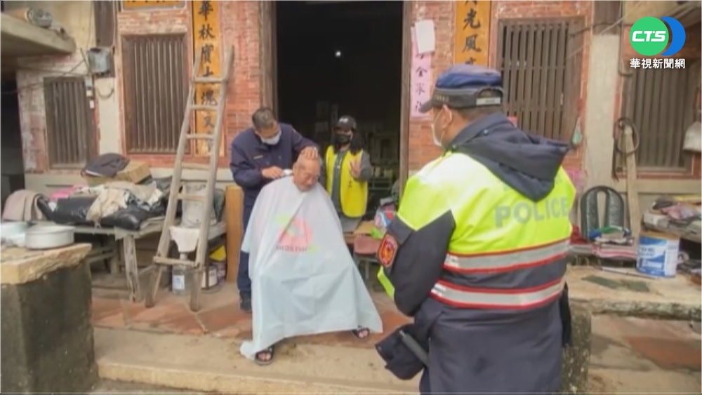 金門員警春節送暖 盼獨居老人過好年