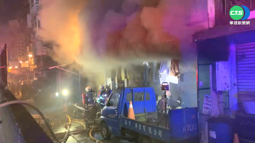 機車行火警冒濃煙 2住戶嗆傷預防性送醫!