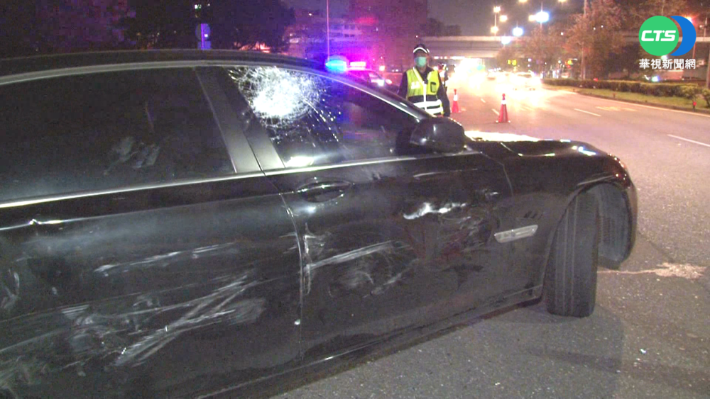 毒犯拒臨檢衝撞逃 警開2槍壓制逮人