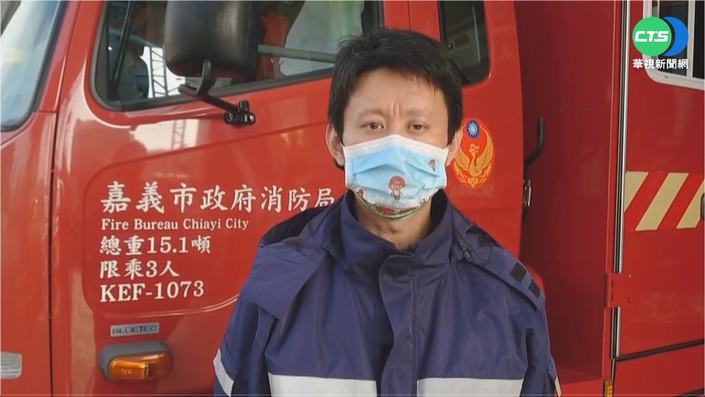 百公斤男倒臥房間 消防隊吊掛搶救