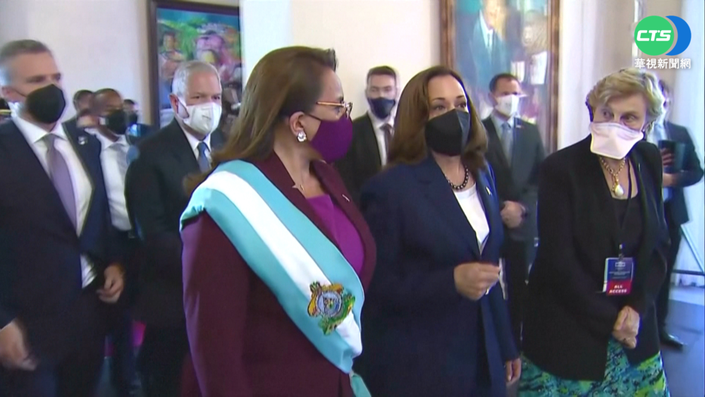 政壇女力! 卡蕬楚宣誓後與賀錦麗會談