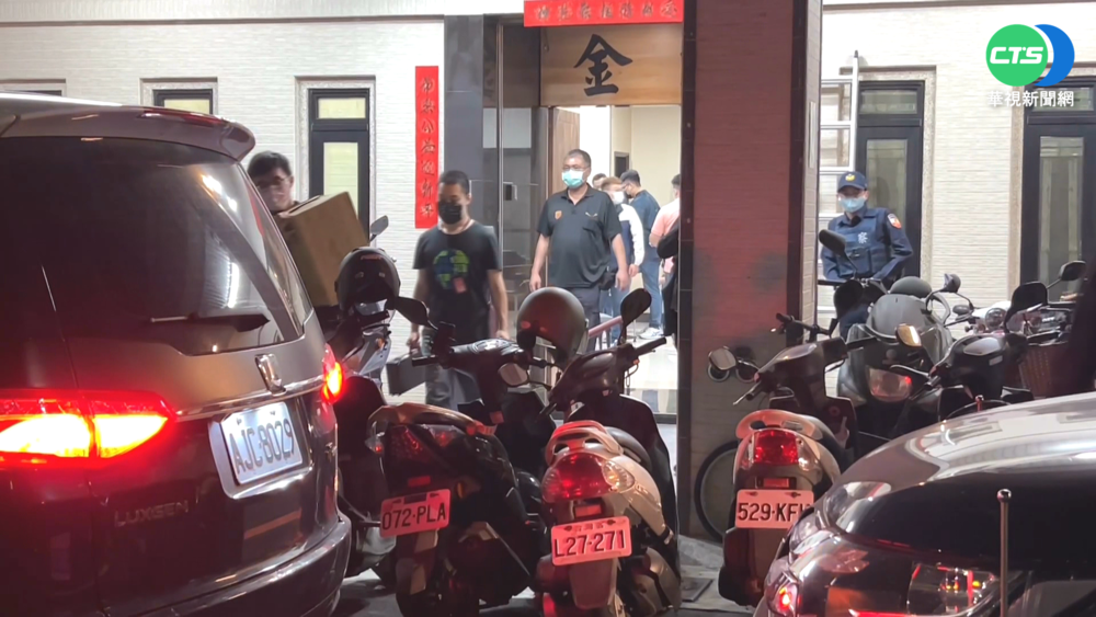 高雄警破「德州撲克」賭場 26人全帶回