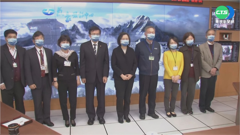 蔡總統赴氣象局 為"台灣最高職位"打氣