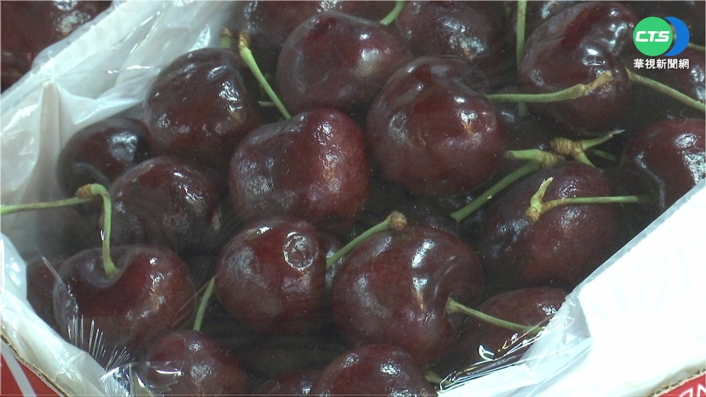 買櫻桃回家少1斤 民眾疑塞紙板不老實