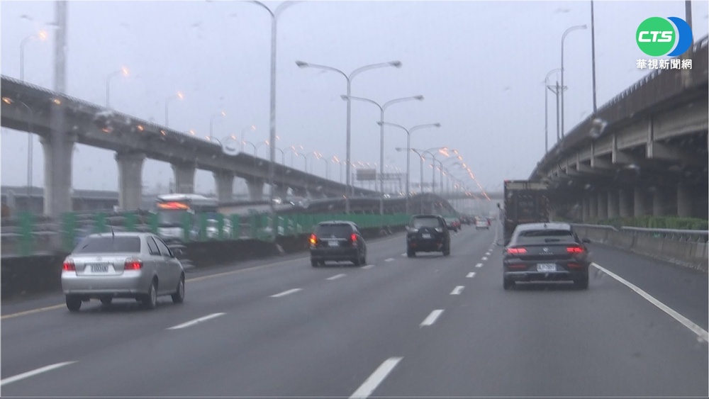 蘇花改南下行車算順暢 國5車流少2成