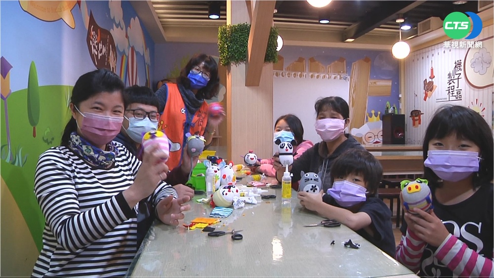 轉型觀光工廠 夯! 帶你體驗DIY襪子娃娃