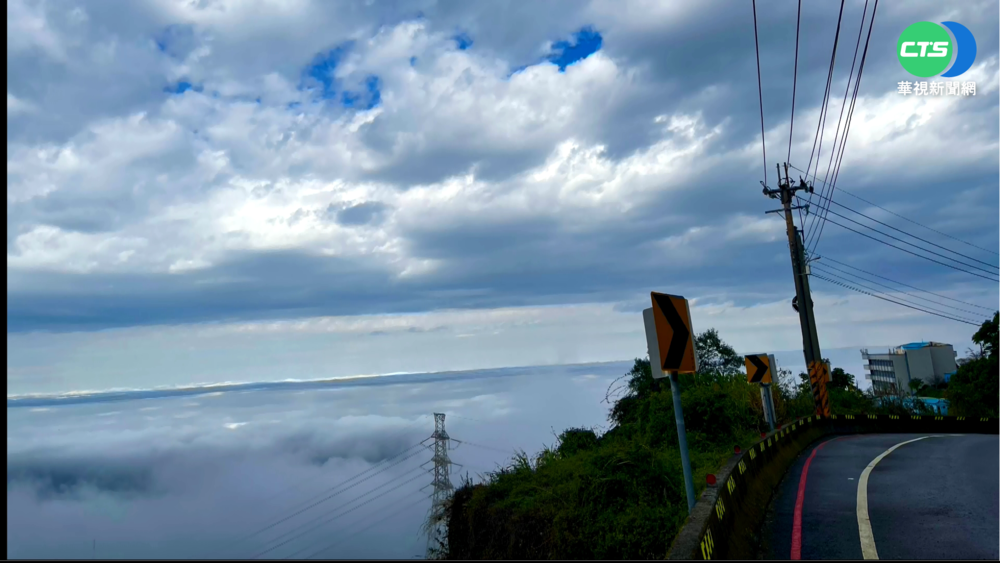 嘉義"牛奶波"雲海吸睛 美景當前遊客搶拍