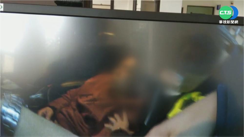 誇張! 酒駕累犯卡快車道睡到叫不醒