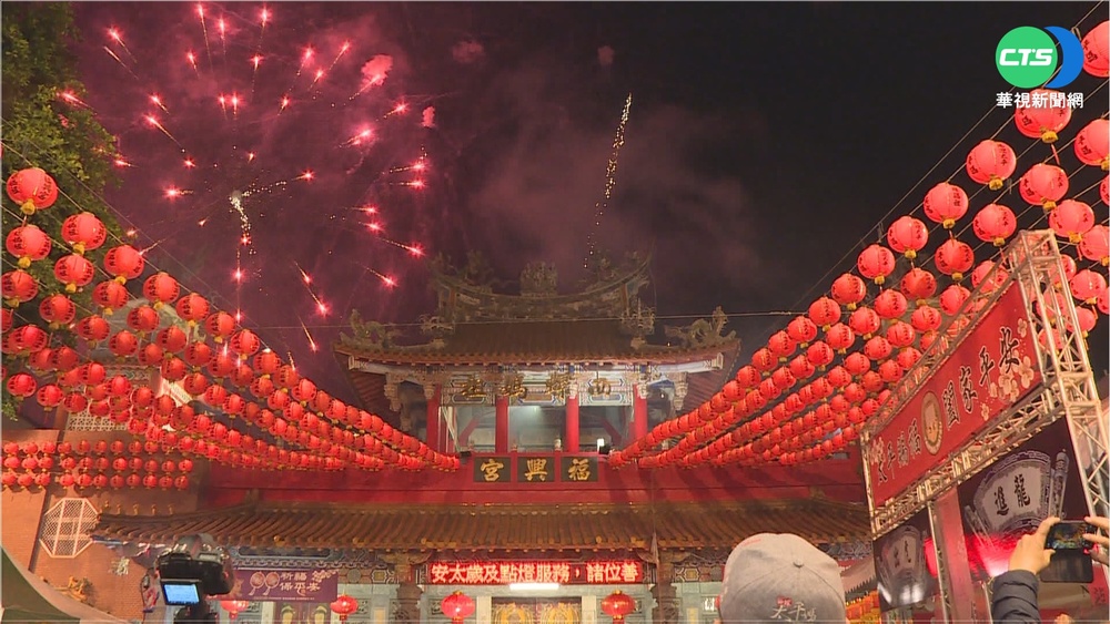 過年拜廟祈平安 各地廟宇湧信眾