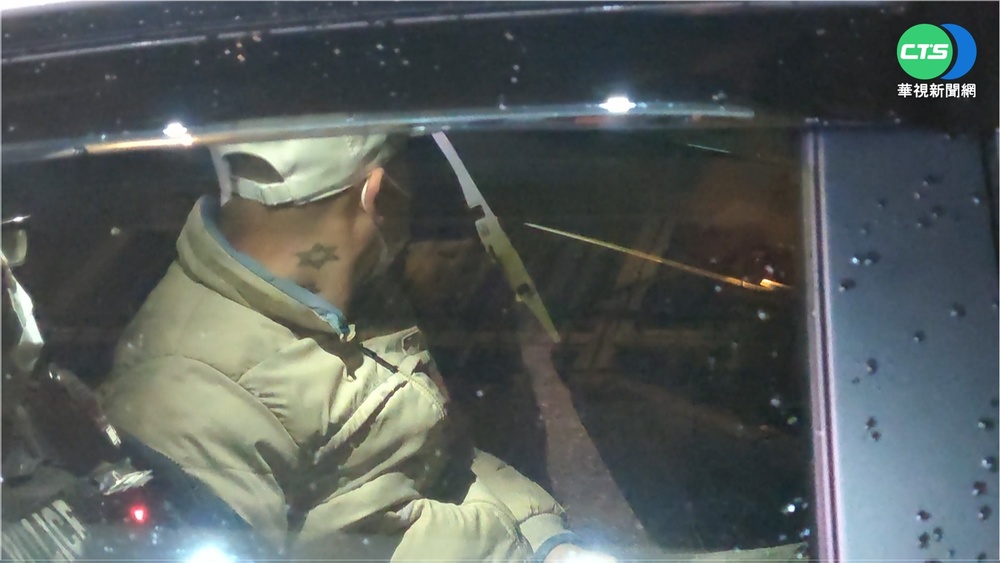 華文好錯過火車"腳鐐又沒電" 警帶回