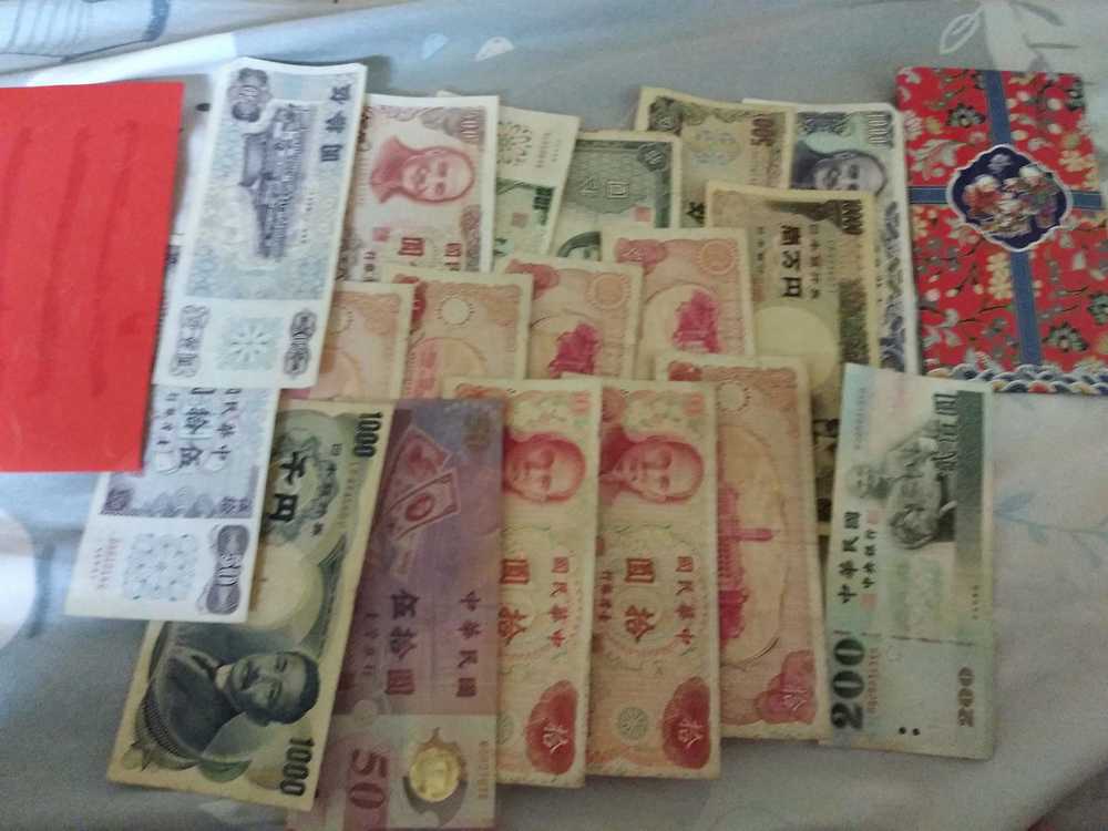 媽包「18張鈔票」她怨根本不能花 千人驚呼：這才價值連城