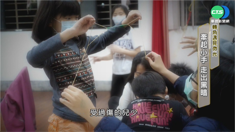 走進低收入戶社區 "微光盒子"協助學童