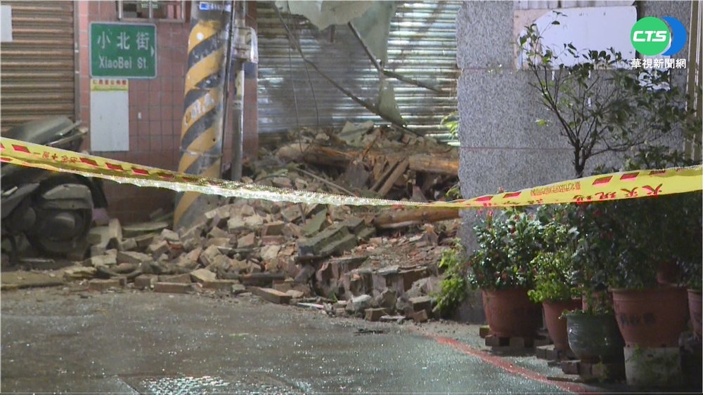 不敵連日雨! 士林老屋初一晚竟崩塌