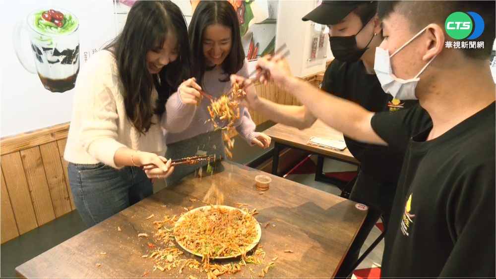 星馬春節必吃"撈魚生" 盼求一年好運