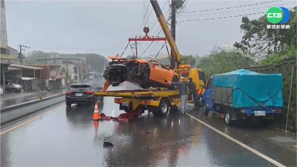 初三破財!藍寶堅尼打滑撞電桿 殃2車