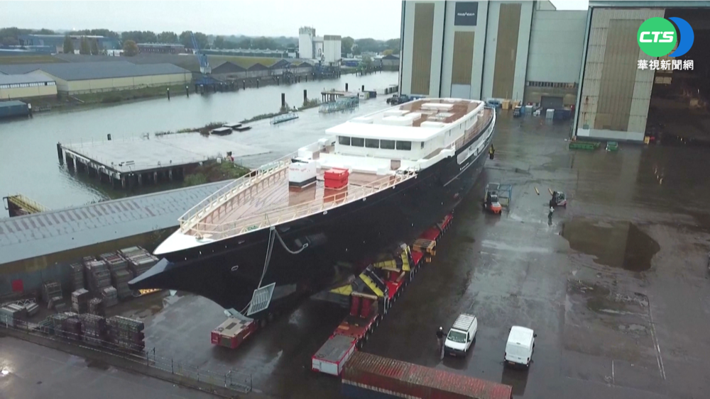 貝佐斯巨型"超級遊艇" 出海前要先拆橋