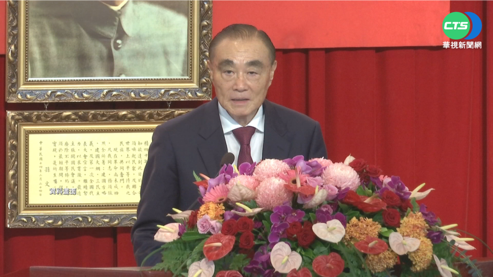 馮世寬突不適送醫 心臟支架手術順利