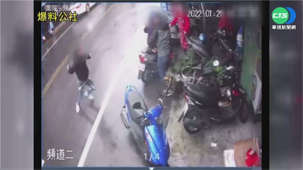 男當街追砍還衝撞店家 老闆腿遭輾重傷!