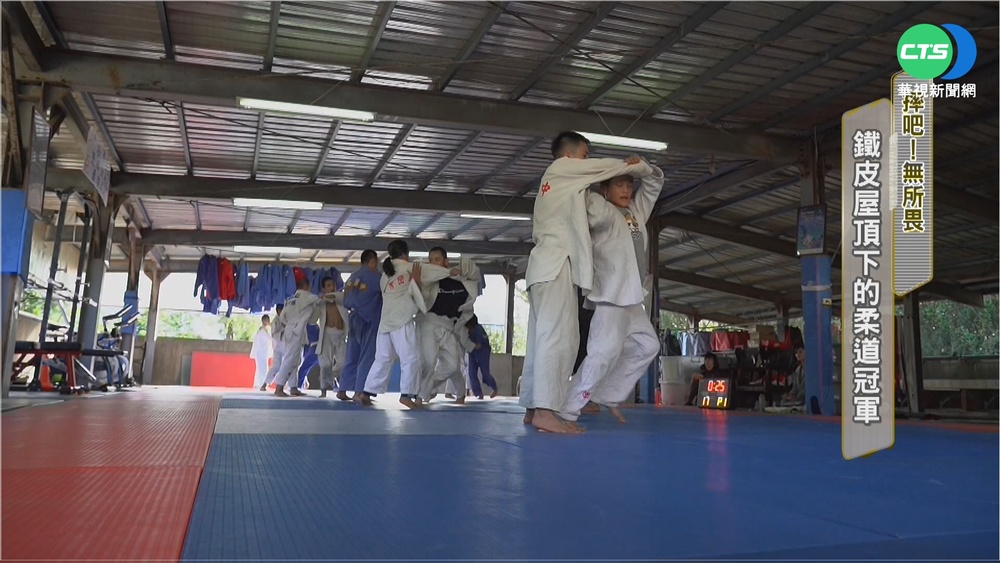 不懼克難場地苦練 偏鄉柔道隊奪冠軍
