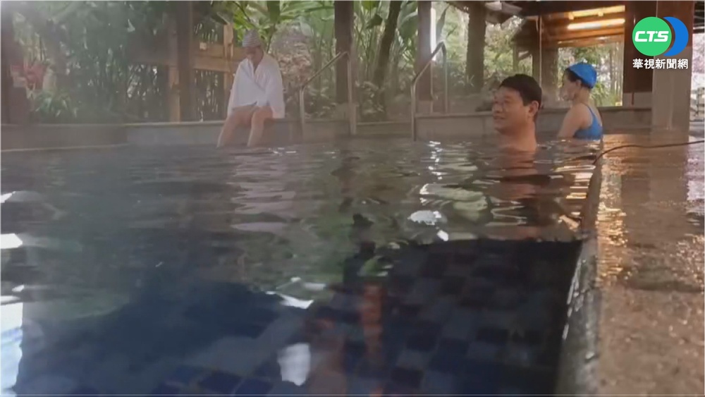 天冷泡湯暖身! 泰安溫泉豆腐街湧人潮