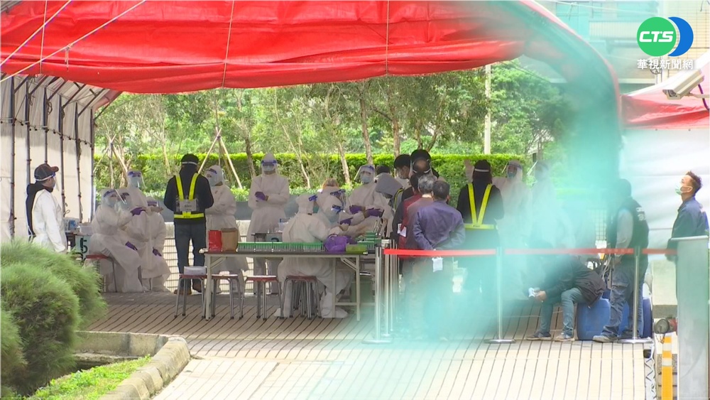 日翊群聚燒龍潭市場 休市3天4里清消