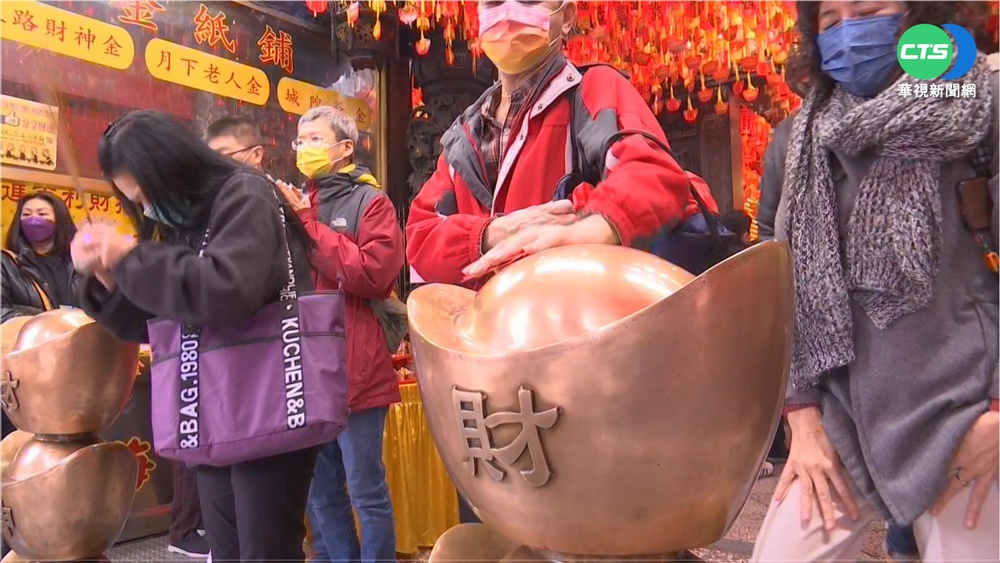 初五"送窮迎財" 五路財神廟補財庫人氣旺