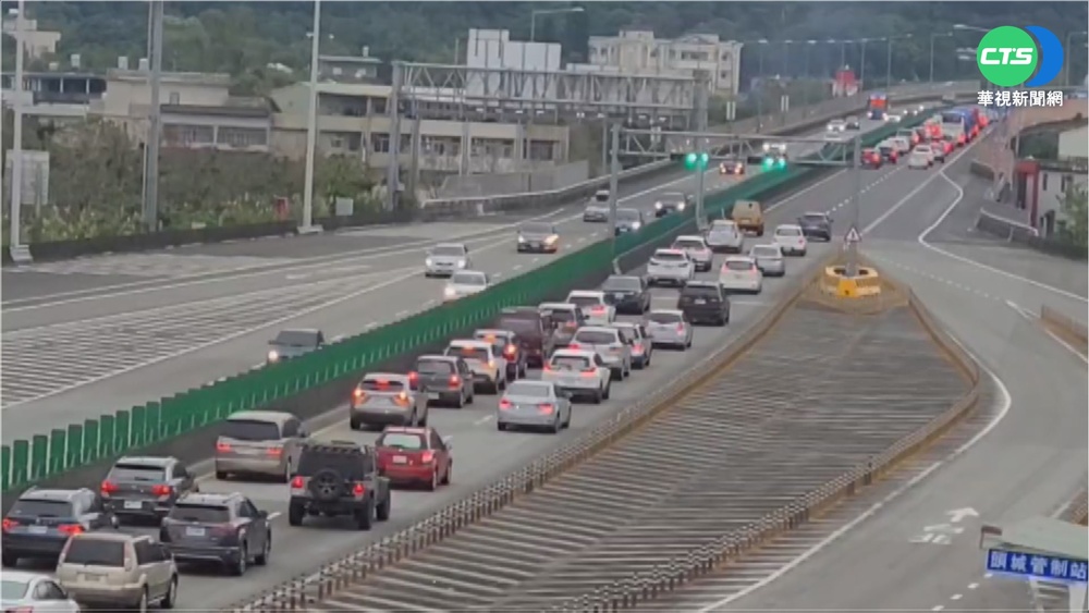 國道爆量1.7倍車潮 雪隧估塞到凌晨兩點