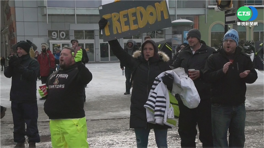 反對強打疫苗 加國卡車司機街頭示威