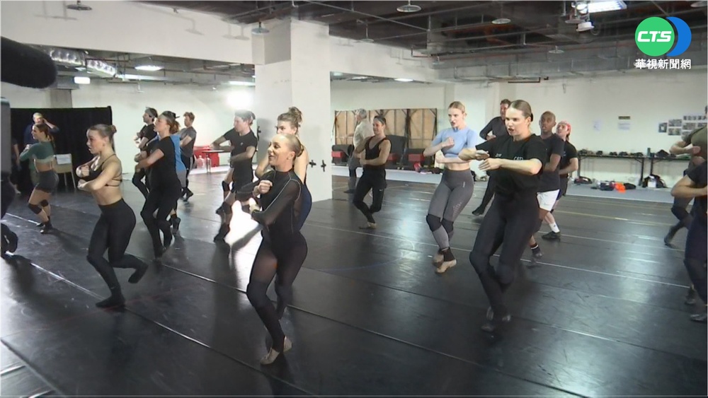 "疫"延再延"貓"來了 彩排準備36場演出